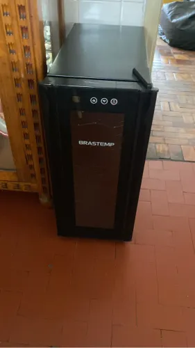 Adega Brastemp 12 Garrafas com Painel Touch 127 (usada)