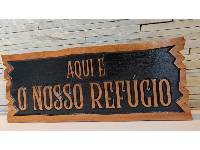 PLACA PERSONALIZADA ENTALHADA EM MADEIRA