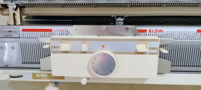 Máquina de tricô Elgin brother 840