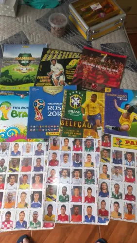 Álbuns de figurinhas de futebol