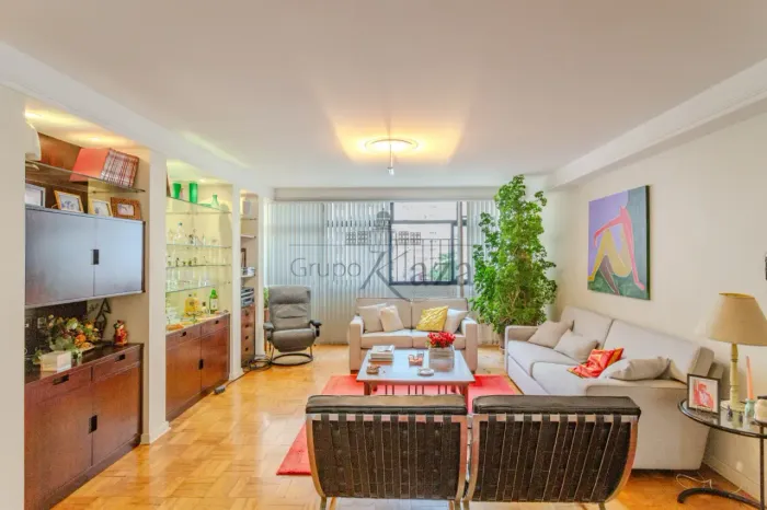 Apartamento - Jardim Paulista - 3 Dormitórios - 163m².