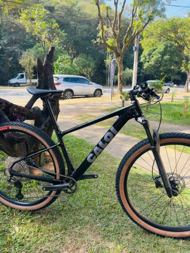 Bicicleta Caloi Elite Carbon HT Sport 2026 Shimano Deore 12v
