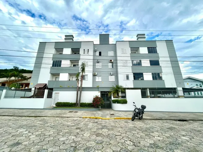APTO DOIS DORMITÓRIOS *** ÓTIMA LOCALIZAÇÃO *** MOBILIADO