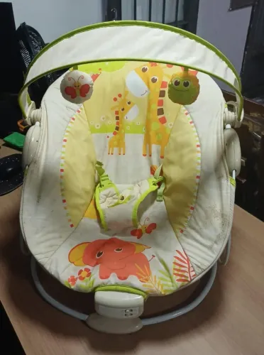 Cadeira De Descanso Vibratória Musical Girafa Mastela Amarelo