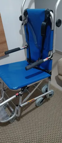 Cadeira de rodas escaladora, subir e descer escadas.