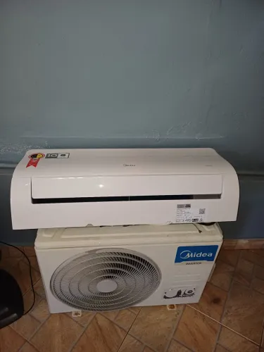 Split Midea 12000 BTUS. INVERTER