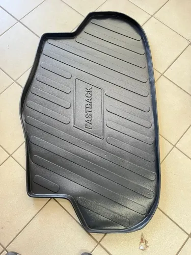 Tapete Porta Malas Fastback 2023