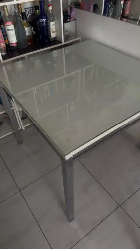 Mesa jantar 4 lugares com vidro temperado 
