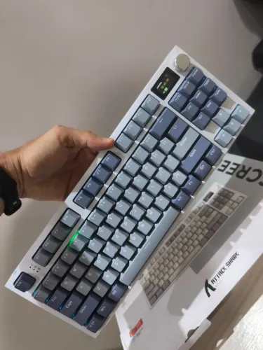 Teclado Mecânico Gamer Sem Fio ATTACK SHARK K86 - RGB, Tri-Mode, Tela TFT - Semi Novo