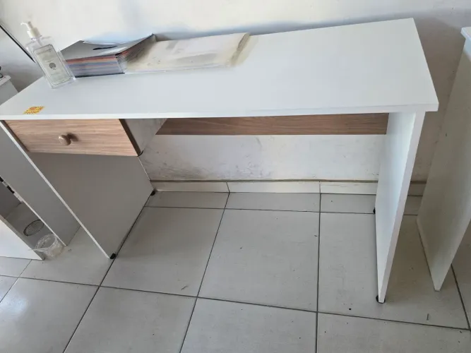 Escrivaninha com 1 gaveta a partir d 220,00