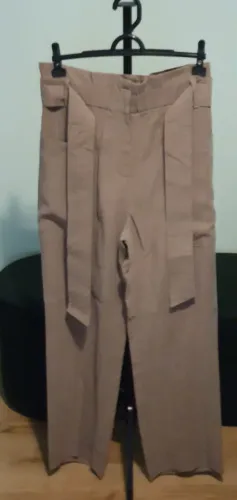 Calça Bege com Cinto - P. A Concept