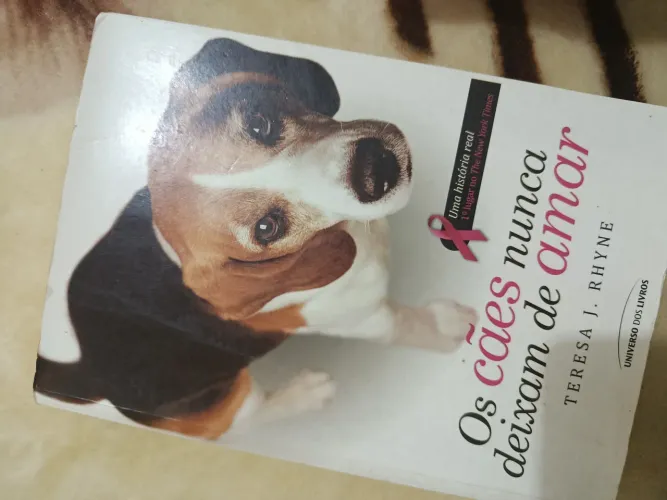 Livro " Os cães nunca deixam de amar"