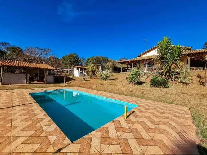 Sítio à venda, 3 quartos, 1 suíte, 2 vagas, Cacôco - Divinópolis/MG