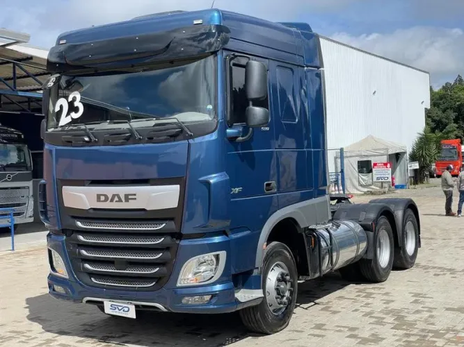 DAF XF 530 6X4 ANO 2023 EURO 6 - COM 286 MIL KM - DEFLETOR DE AR + FROTA SVD