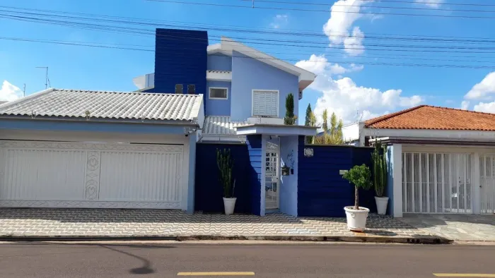 Casa no INTERIOR- Cidade de Osvaldo Cruz-SP: 3 quartos, 2 suítes, 3 salas, 4 banheiros, 40