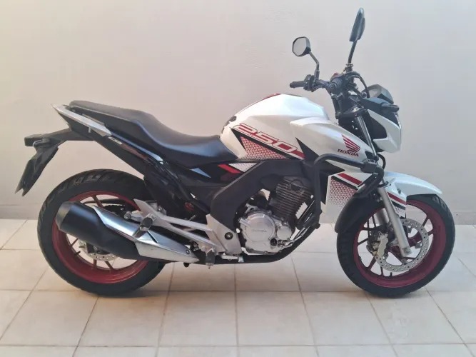 Cb Twister 250 2022 baixa km + acessórios