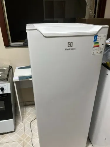 Geladeira Electrolux 213L