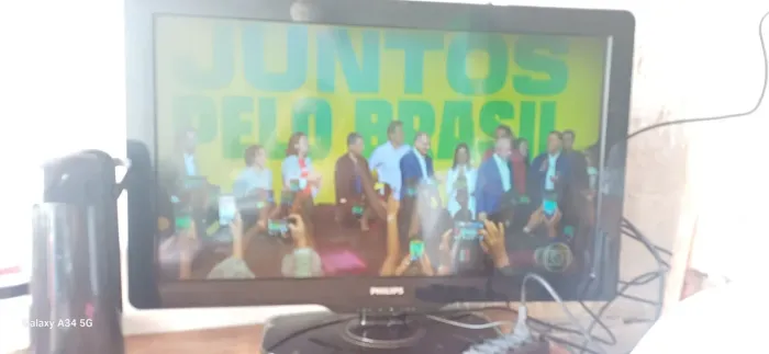 Vendo TV Philips 32 polegadas sem controle nao pega Wi-Fi