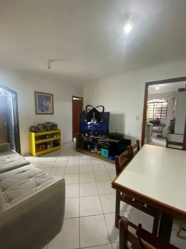 Vendo Apartamento Terreno com corredor.