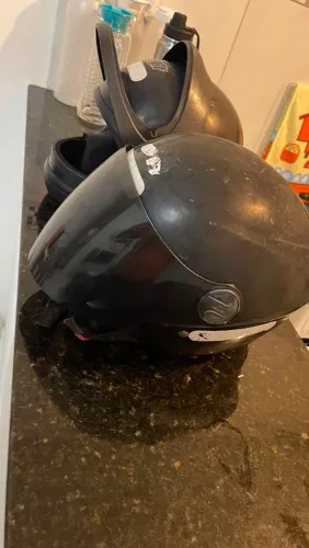Dois capacetes pelo preço de 1.