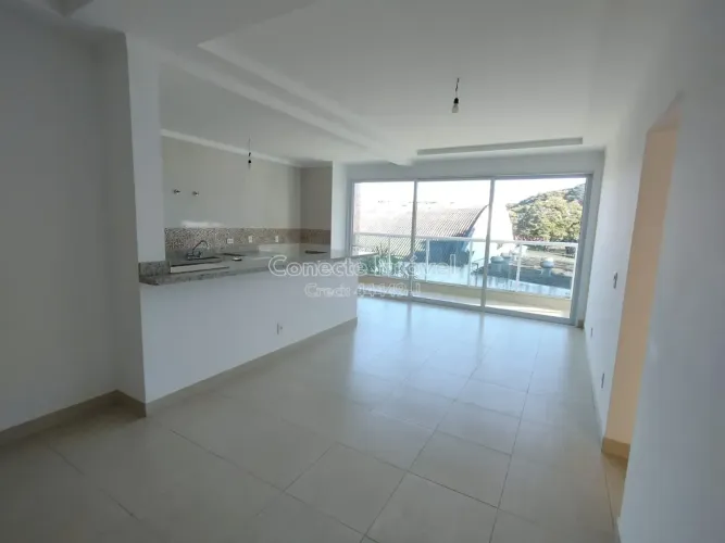 Amplo apartamento de 120m² com sacada, 3 dormitórios, elevador e ótima localização no Lake