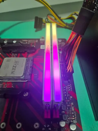 Kit 16gb (2 x 8gb) DRR4 3200mhz Asgard c/ ARGB
