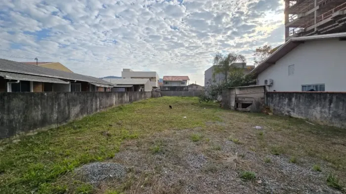 Terreno com 411m2 a venda no Gravatá, Navegantes, SC TE333