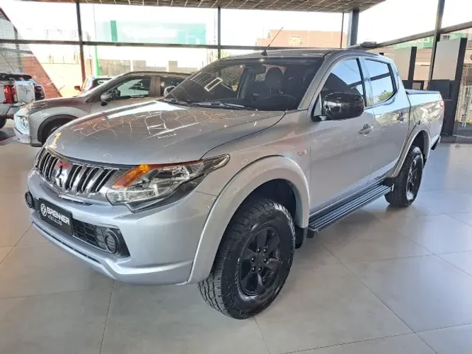 Mitsubishi L200 Triton Sport GLS 2.4 CD Diesel Mec. 2018