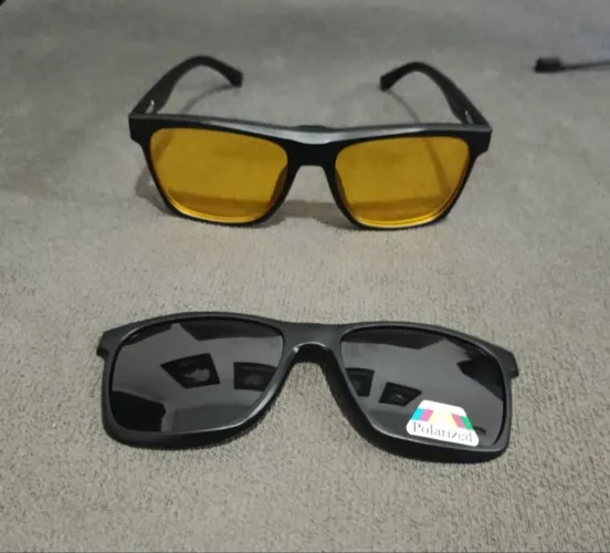 Óculos com lentes sobressalentes