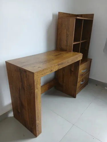 Vendo mesa de computador com nicho.