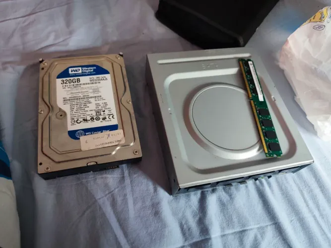 Kit de peças pc desktop HD de 320GB + Leitor de DVD + Memória RAM ddr3 (não testada)