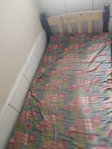 Cama de solteiro + colchão 