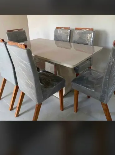 Mesa de 4 lugares na cor preta
