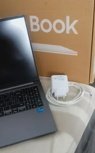 Notebook Samsung Galaxy Book4 i3 / 8GB RAM / 256GB SSD