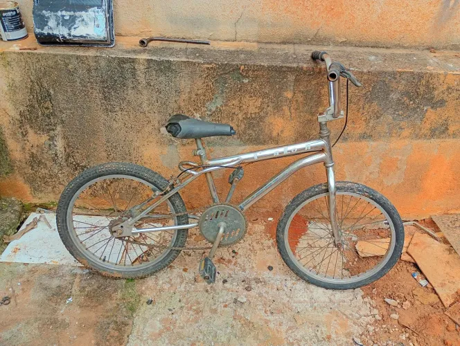 Bicicleta aro 16 cromada bom estado