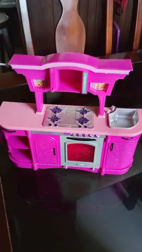 cozinha rosa de brinquedo da linha Barbie Dreamhouse Glam