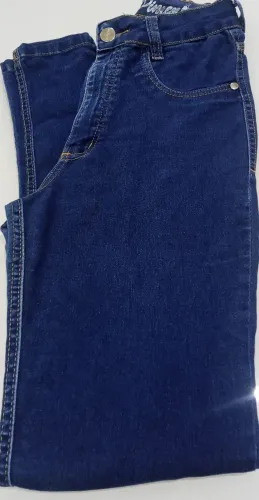 Calça jeans cintura alta com elastano feminina.