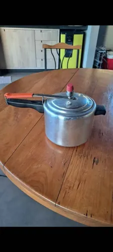 Panela de Pressão de Alumínio - Bom Estado e Revisada