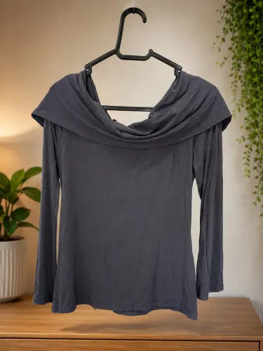 Blusa Feminina Ombro a Ombro Cinza Grafite Manga Longa