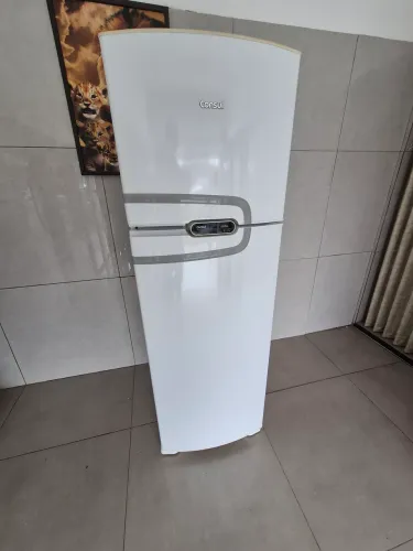 Geladeira semi nova