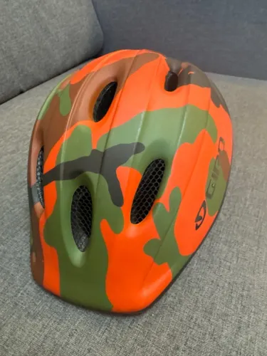 Capacete infantil marca Giro