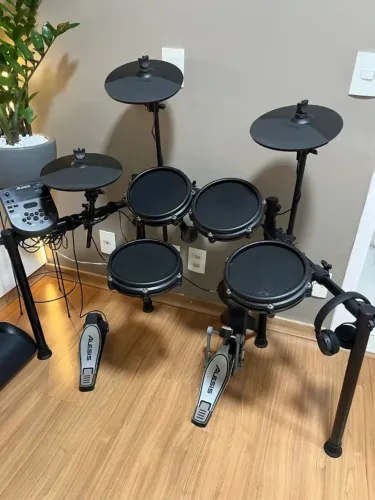 Bateria Eletrônica Alesis Nitro Mesh Kit, somente venda mesmo