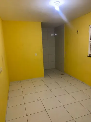 Casa com 1 Quarto(s) e 1 banheiro(s) para Alugar, 40 m² por R$ 550 / Mês