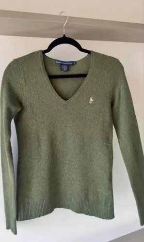 Suéter de Lã Ralph Lauren - Gola V - Feminino - Verde Oliva/Verde Militar-TAM M (veste 38)