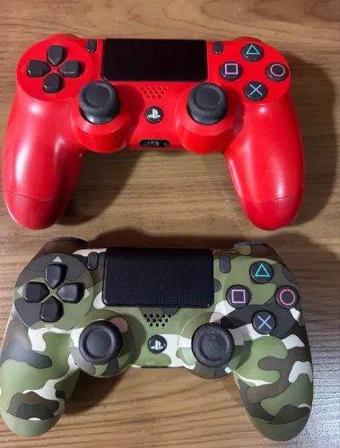 CONTROLES PS4 ORIGINAIS vermelho/ camuflado 170 CADA?
