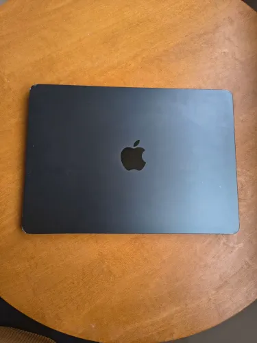 MacBook Air M2 8gb ram 256hb ssd