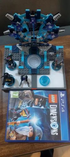 Lego Dimensions PS4 (faltam peças Lego do Batmóvel, mas 100% funcional)