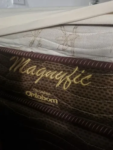 CAMA DE CASAL E COLCHÃO COM MOLAS