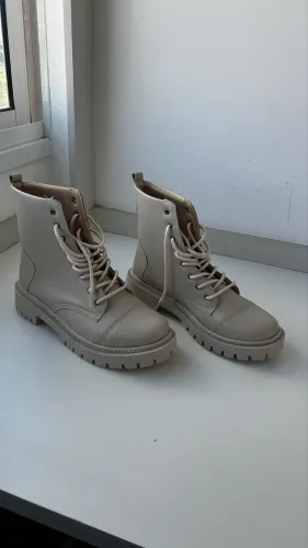 Bota Coturno bege - Feminina 