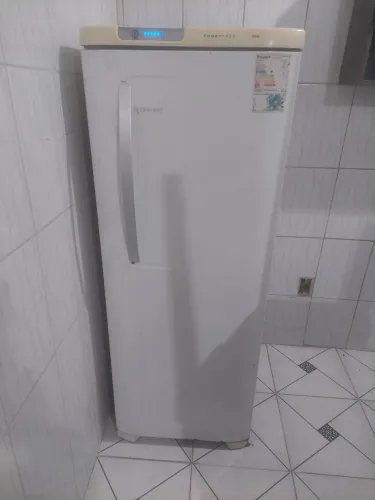 Geladeira Electrolux frostfree em perfeito estado vender logo 590 reais